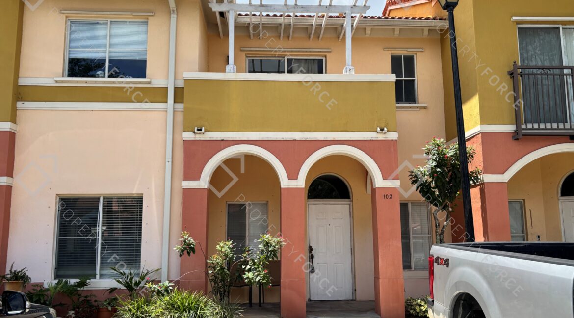 102 S Santa Catalina Cir North Lauderdale, FL 33068 (2)