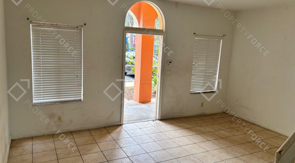102 S Santa Catalina Cir North Lauderdale, FL 33068 (21)