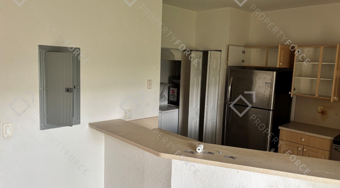 102 S Santa Catalina Cir North Lauderdale, FL 33068 (26)