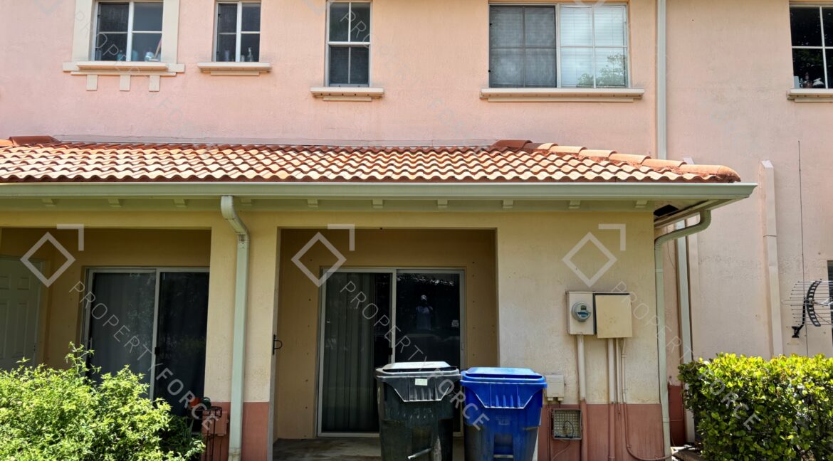 102 S Santa Catalina Cir North Lauderdale, FL 33068 (3)