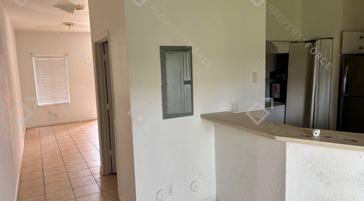 102 S Santa Catalina Cir North Lauderdale, FL 33068 (39)