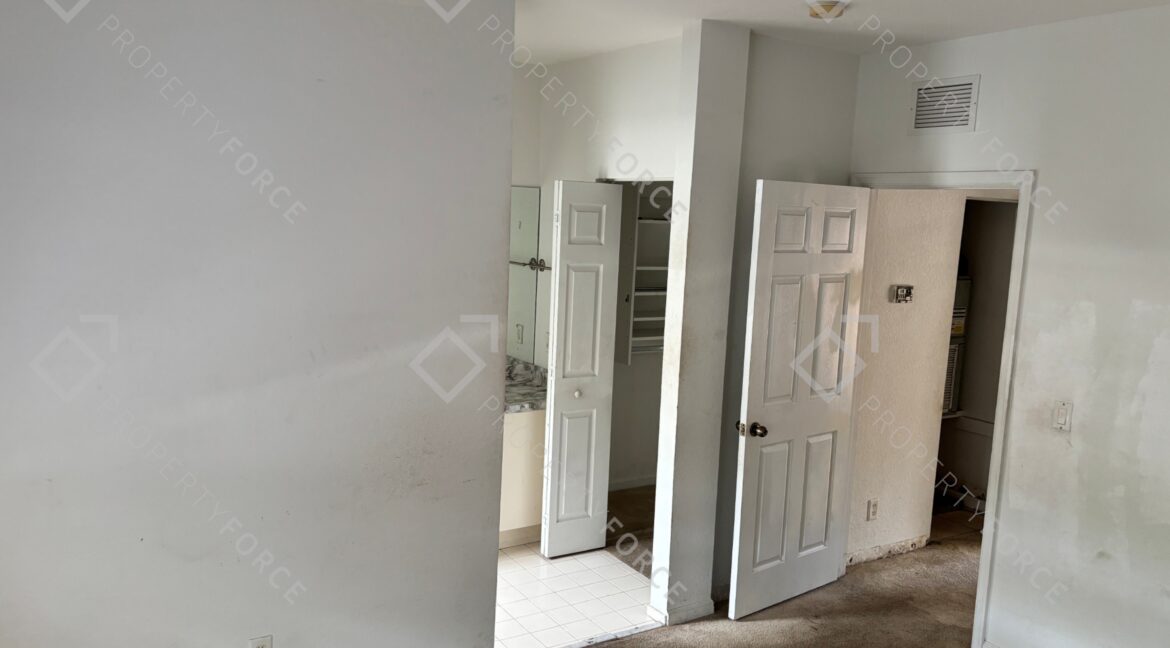 102 S Santa Catalina Cir North Lauderdale, FL 33068 (52)