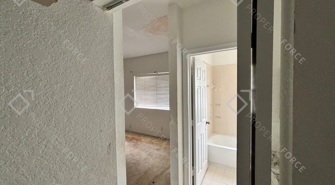 102 S Santa Catalina Cir North Lauderdale, FL 33068 (66)