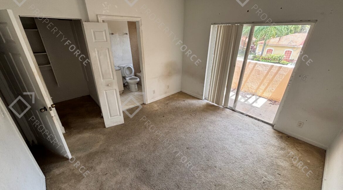 102 S Santa Catalina Cir North Lauderdale, FL 33068 (73)