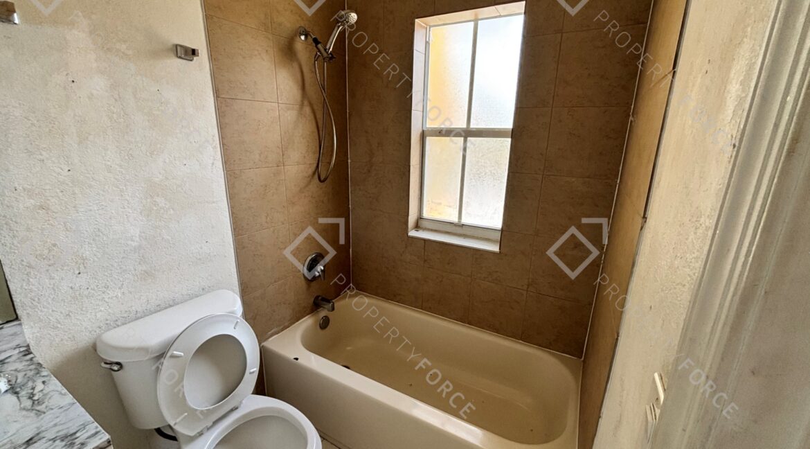 102 S Santa Catalina Cir North Lauderdale, FL 33068 (79)