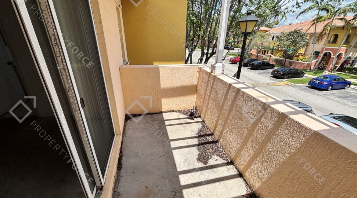102 S Santa Catalina Cir North Lauderdale, FL 33068 (83)