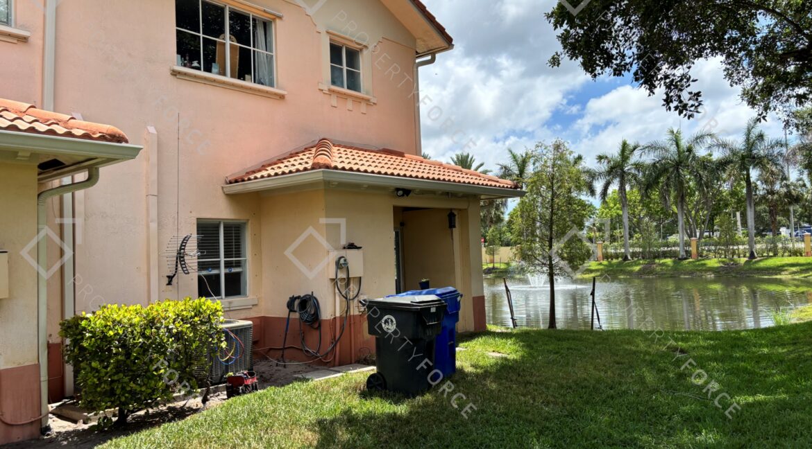 102 S Santa Catalina Cir North Lauderdale, FL 33068 (9)