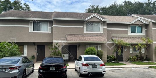 1317 Sussex Dr North Lauderdale, FL 33068