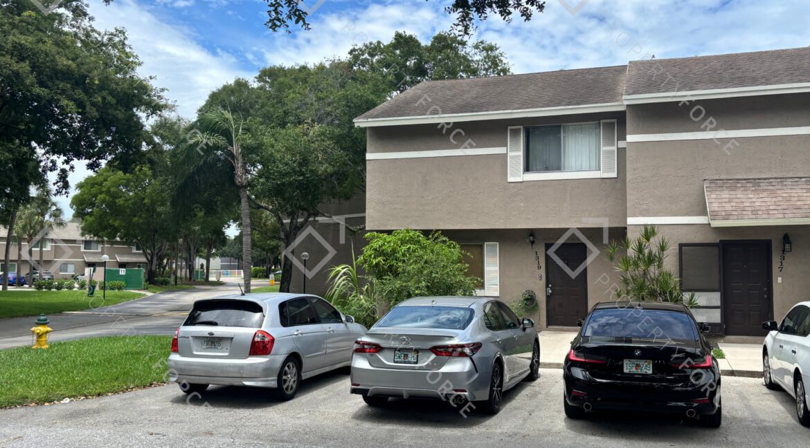 1317 Sussex Dr North Lauderdale, FL 33068 (2)