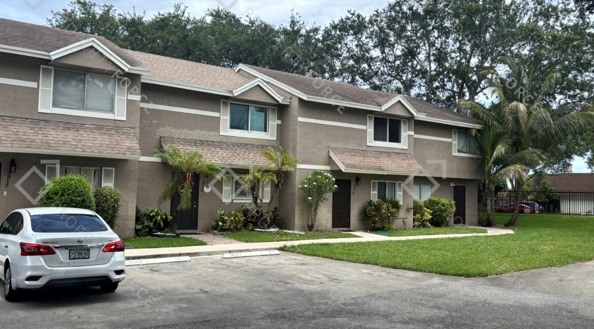 1317 Sussex Dr North Lauderdale, FL 33068 (3)
