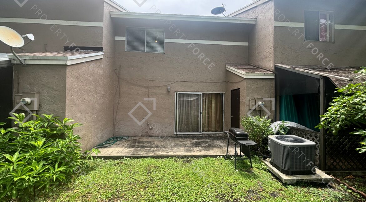 1317 Sussex Dr North Lauderdale, FL 33068 (61)