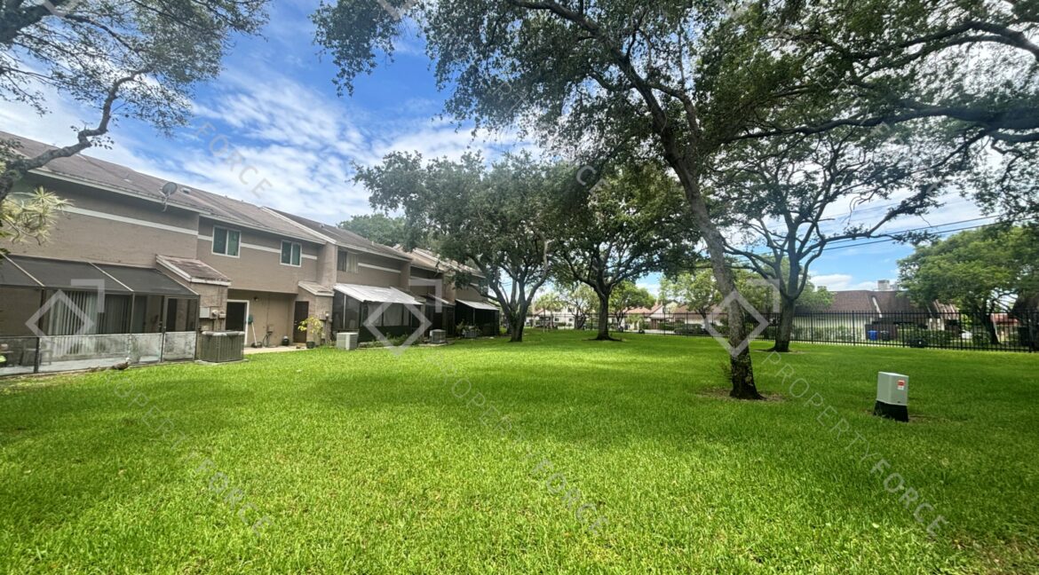 1317 Sussex Dr North Lauderdale, FL 33068 (65)