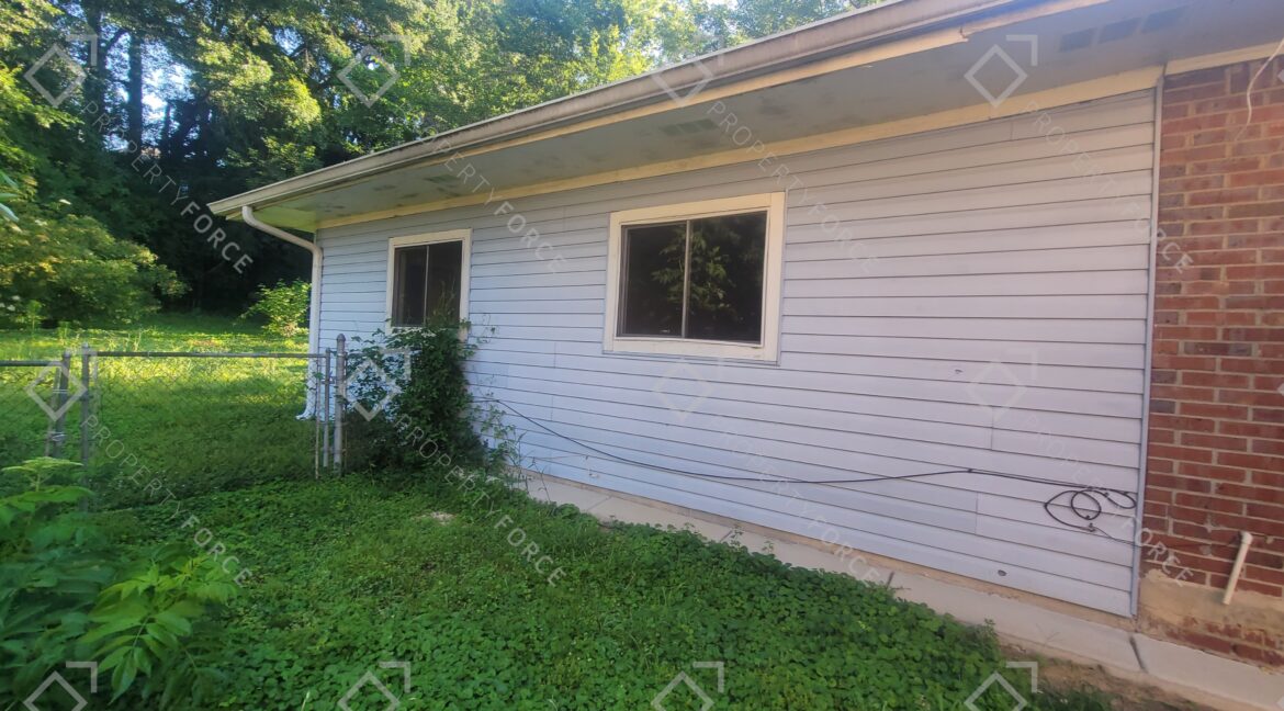 1664 Barrett Dr NW, Atlanta, GA 30318 (13)