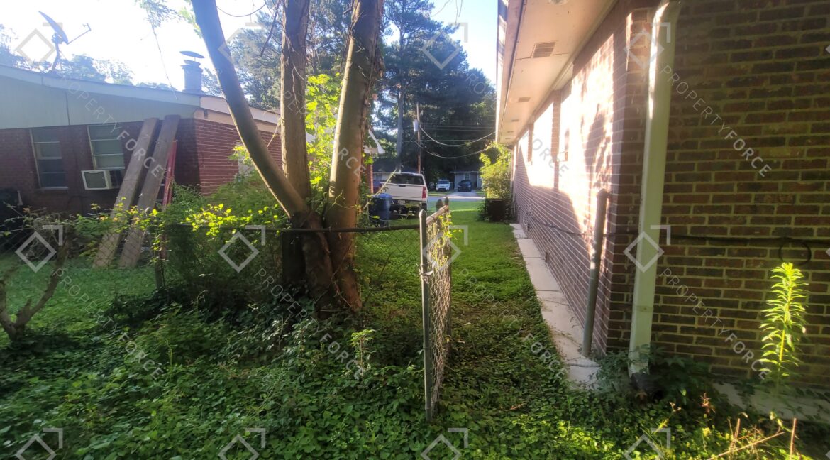 1664 Barrett Dr NW, Atlanta, GA 30318 (19)