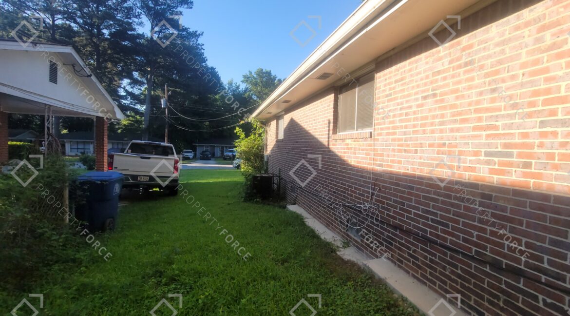 1664 Barrett Dr NW, Atlanta, GA 30318 (23)