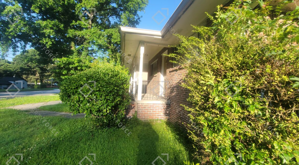 1664 Barrett Dr NW, Atlanta, GA 30318 (27)