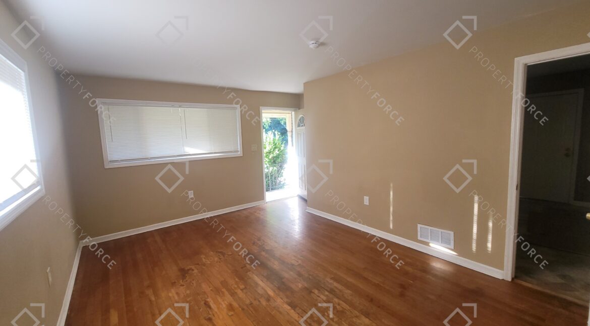 1664 Barrett Dr NW, Atlanta, GA 30318 (32)