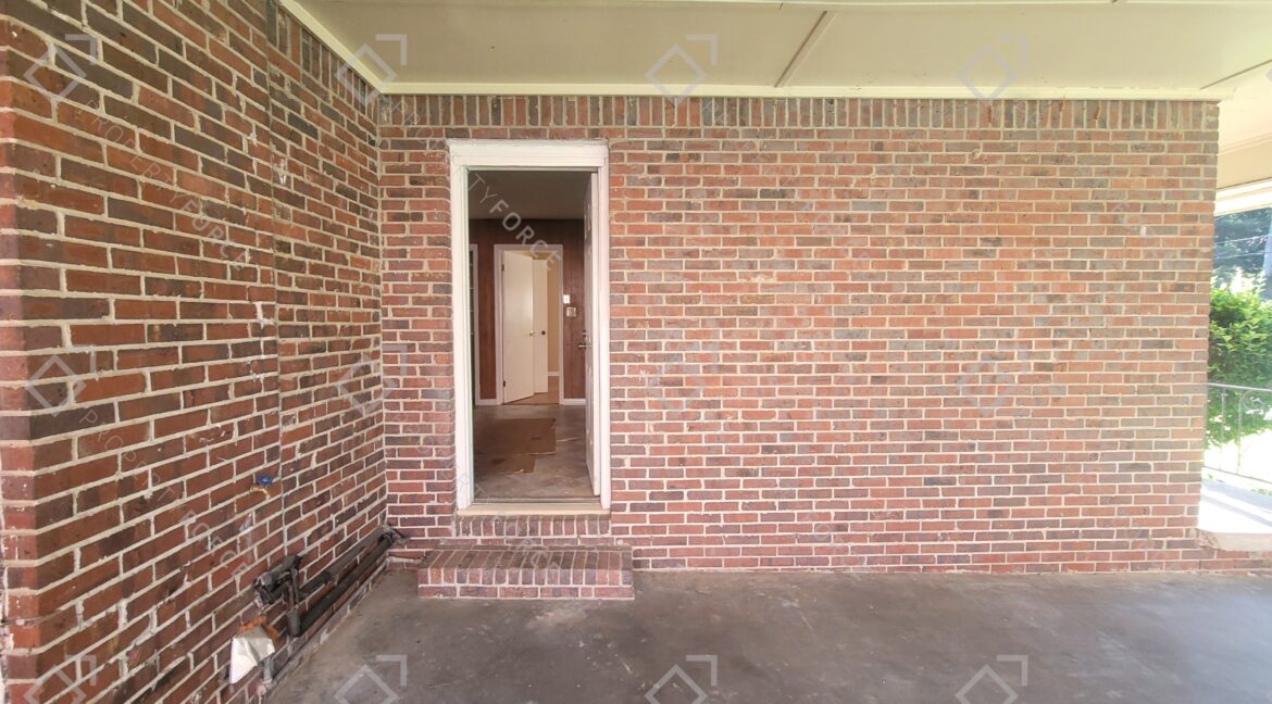 1664 Barrett Dr NW, Atlanta, GA 30318 (76)