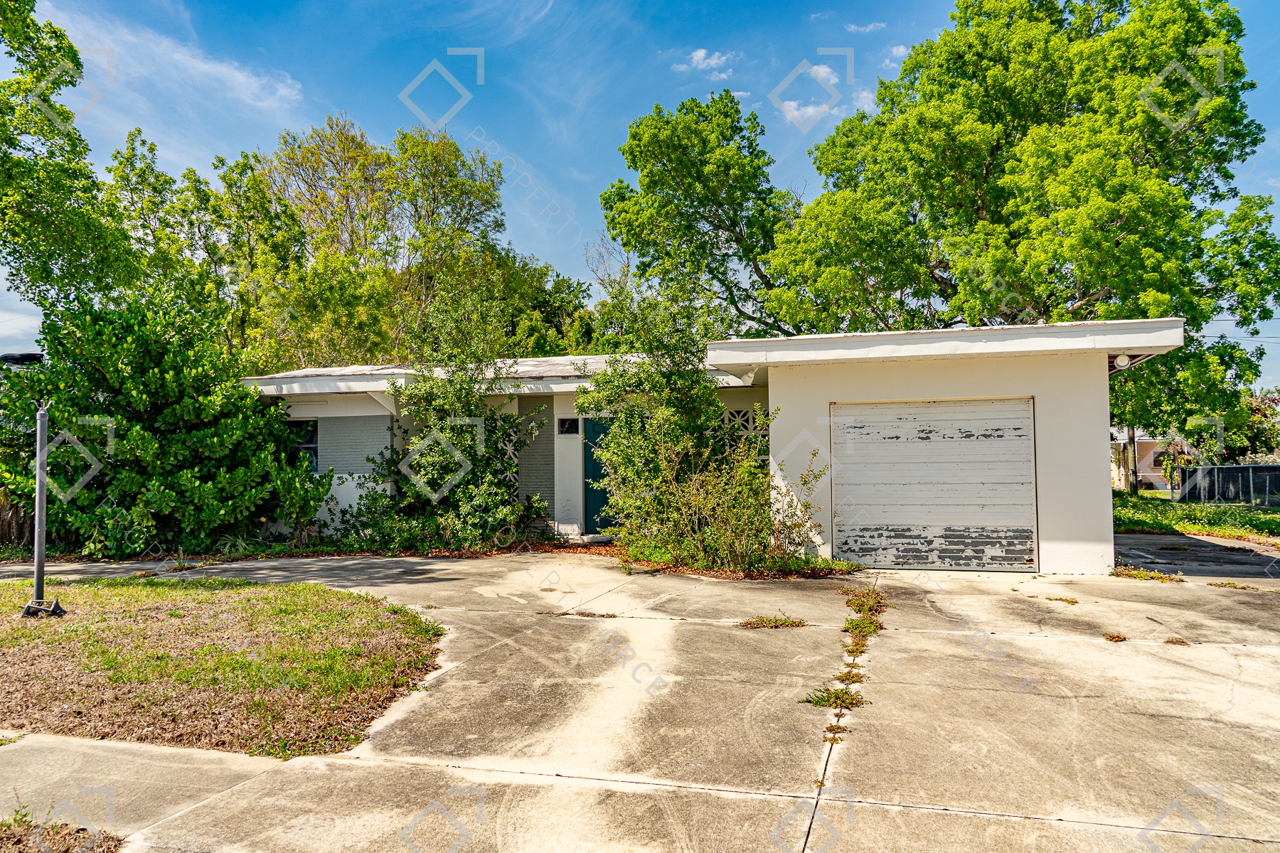 1692 Lakeside Terrace, North Fort Myers, FL 33903