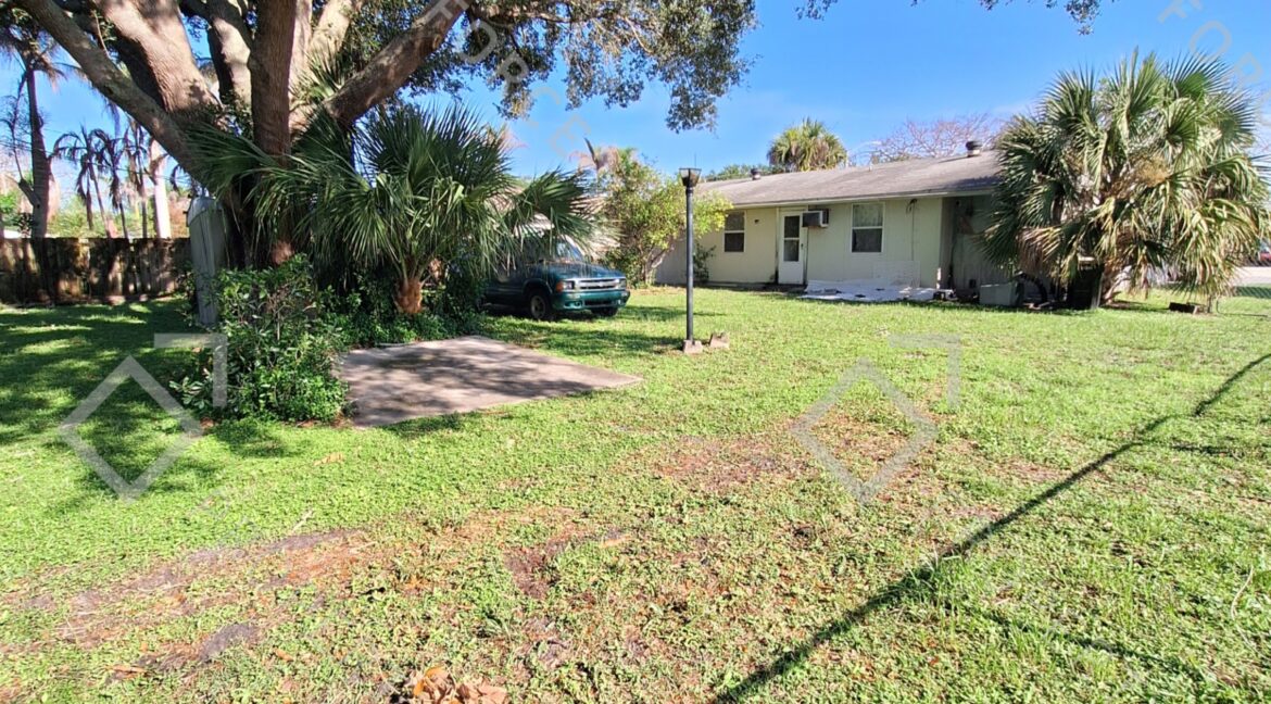2052 Bradway St NE Palm Bay, FL 32905 (26)