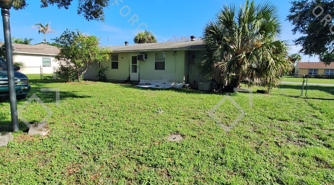 2052 Bradway St NE Palm Bay, FL 32905 (27)