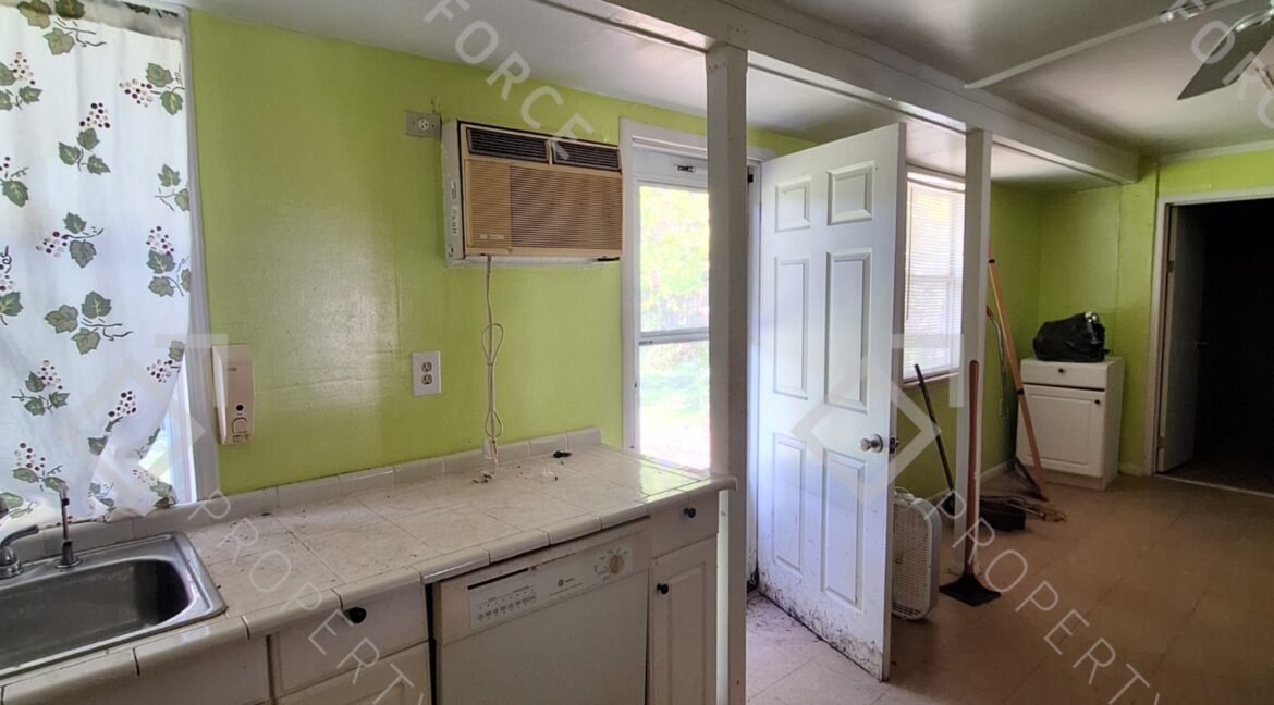 2052 Bradway St NE Palm Bay, FL 32905 (30)
