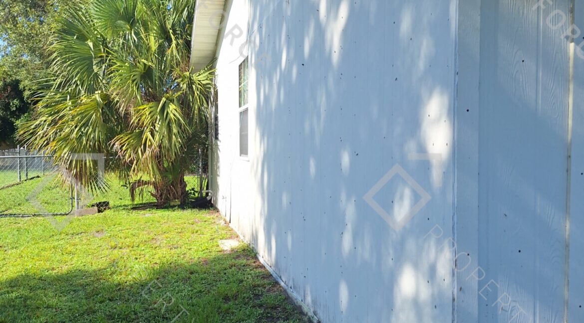 2052 Bradway St NE Palm Bay, FL 32905 (5)