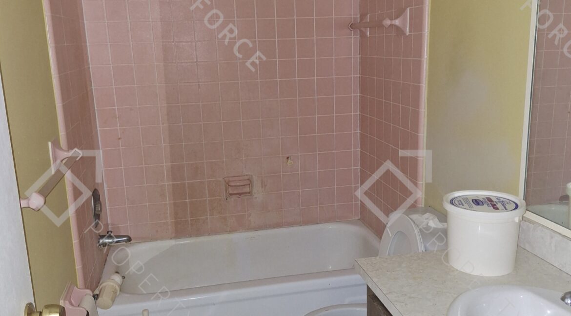 2052 Bradway St NE Palm Bay, FL 32905 (77)