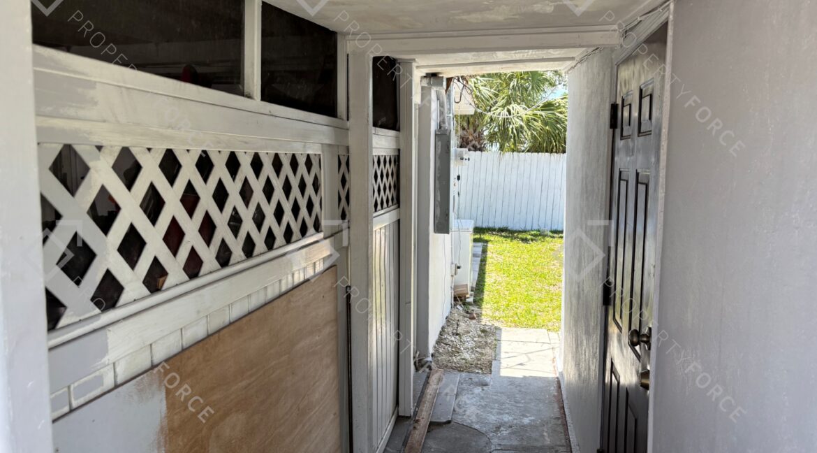 2121 Longwood Rd West Palm Beach, FL 33409 (17)
