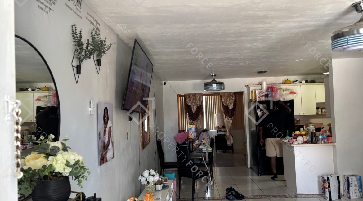 2121 Longwood Rd West Palm Beach, FL 33409 (38)
