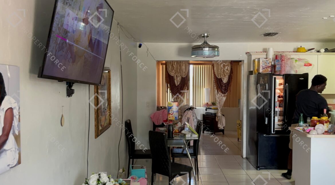 2121 Longwood Rd West Palm Beach, FL 33409 (39)