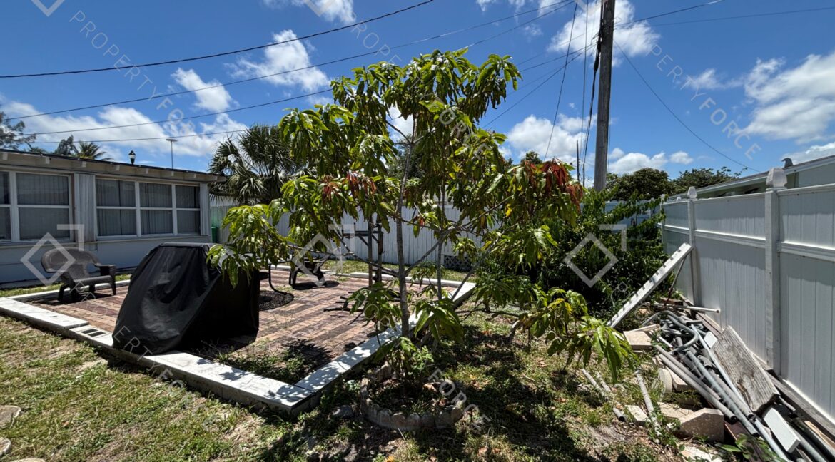2121 Longwood Rd West Palm Beach, FL 33409 (4)