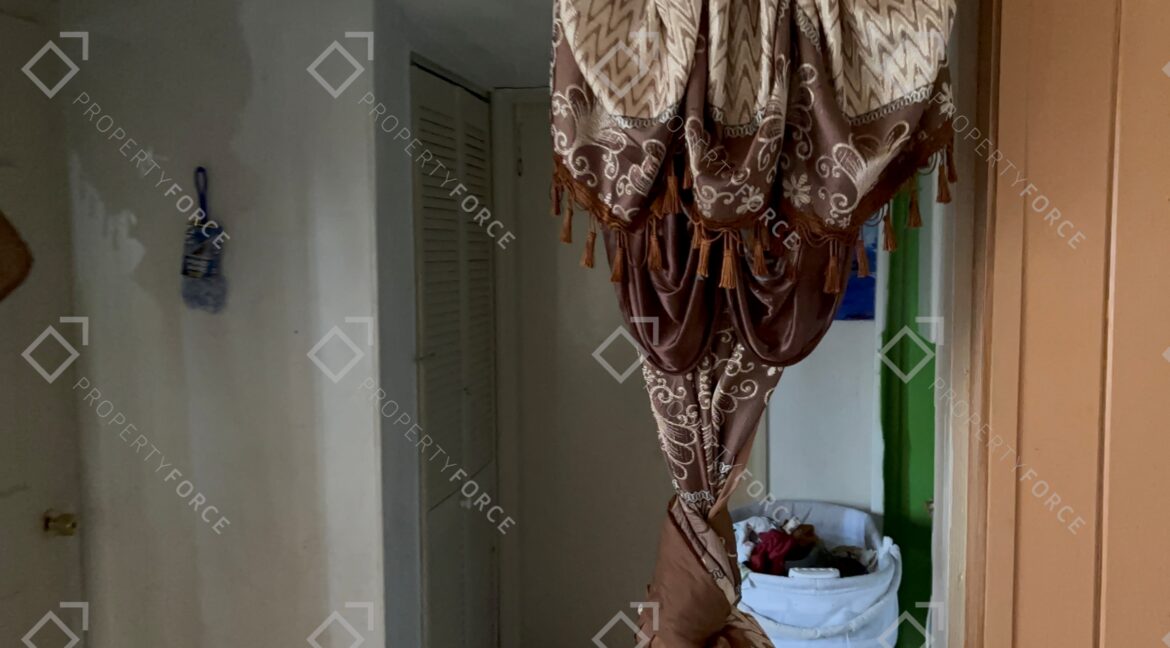 2121 Longwood Rd West Palm Beach, FL 33409 (46)