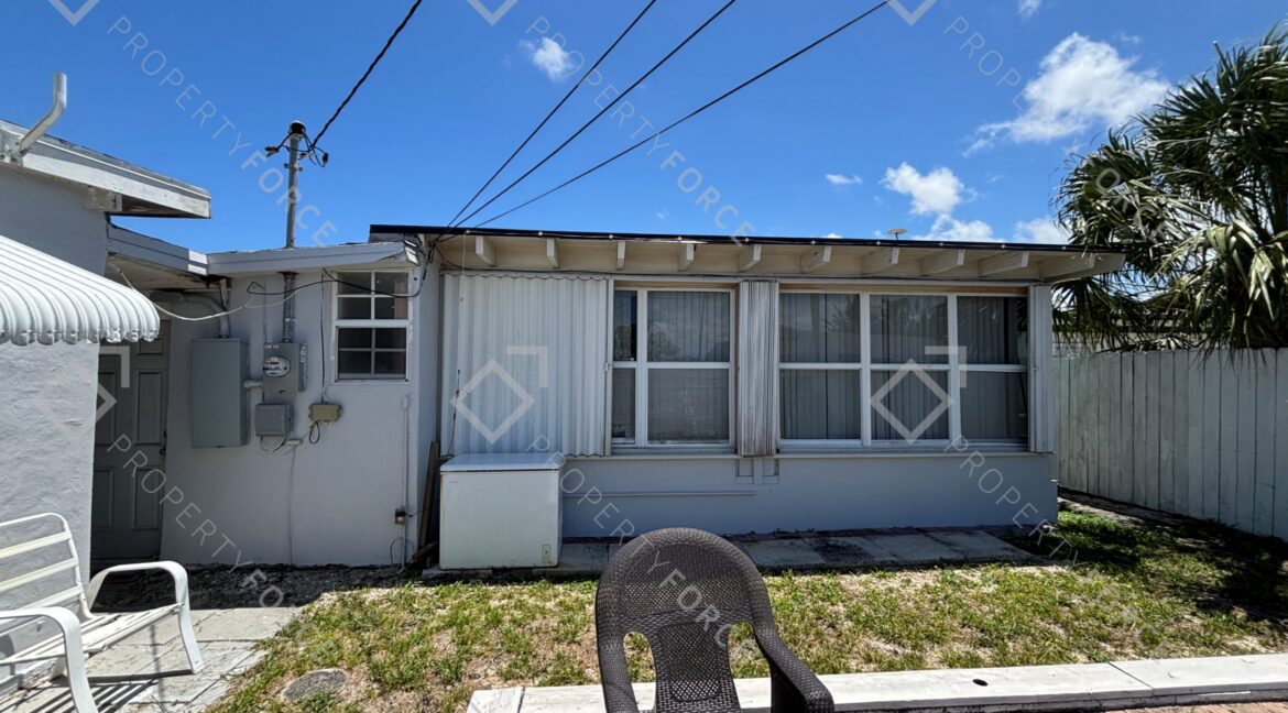 2121 Longwood Rd West Palm Beach, FL 33409 (5)