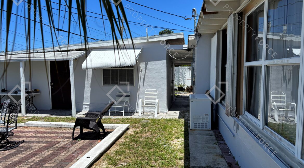 2121 Longwood Rd West Palm Beach, FL 33409 (7)