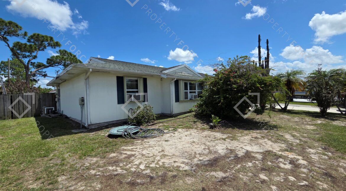 2526 SW Grotto Cir, Port St. Lucie, FL 34953 (13)