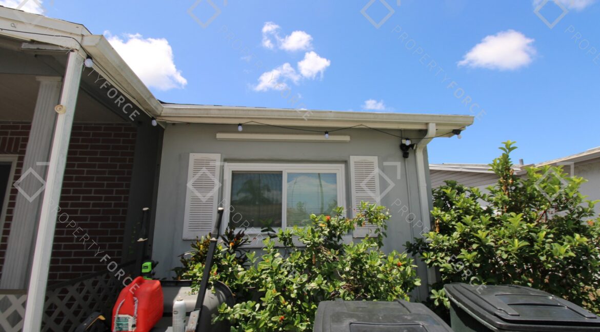 8200 Hixton Dr, Port Richey, FL 34668 (87)