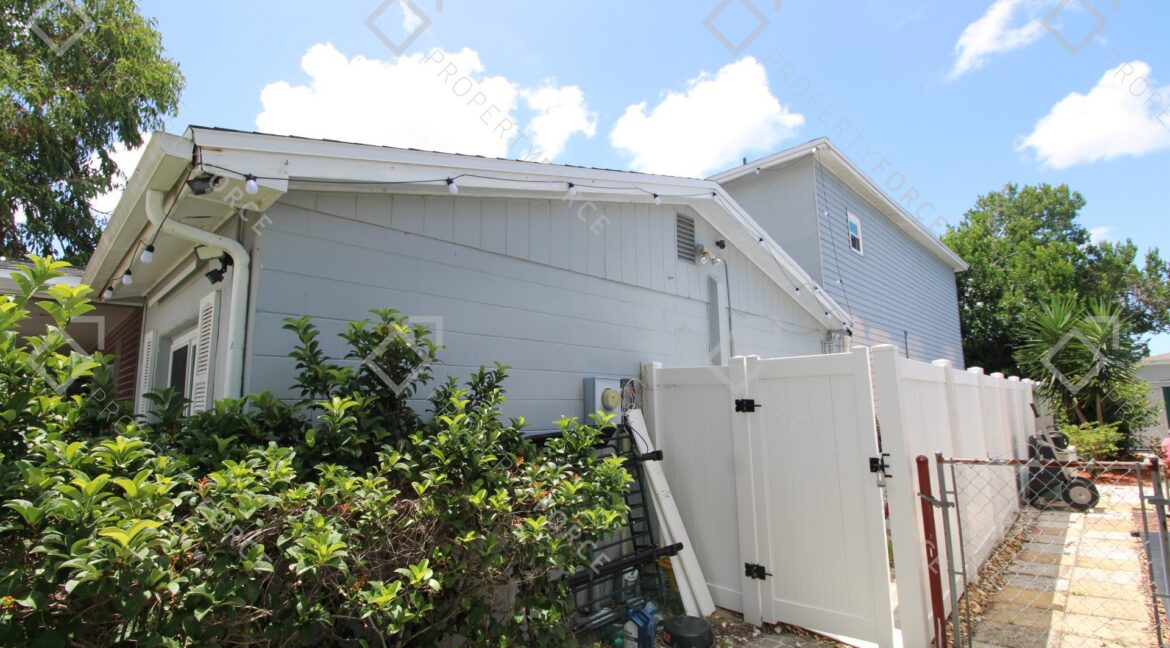 8200 Hixton Dr, Port Richey, FL 34668 (88)