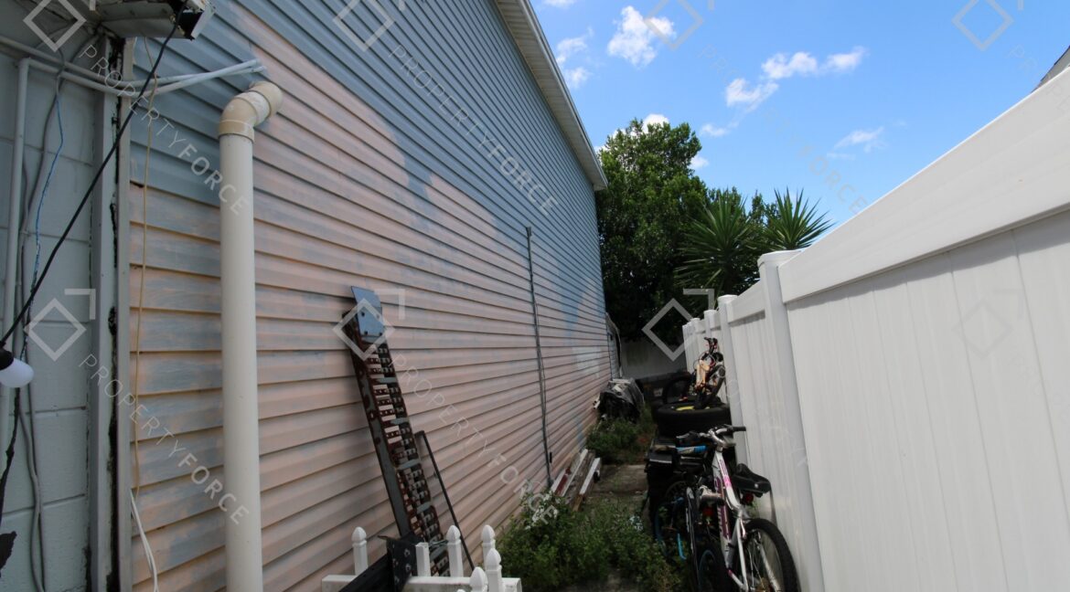 8200 Hixton Dr, Port Richey, FL 34668 (93)