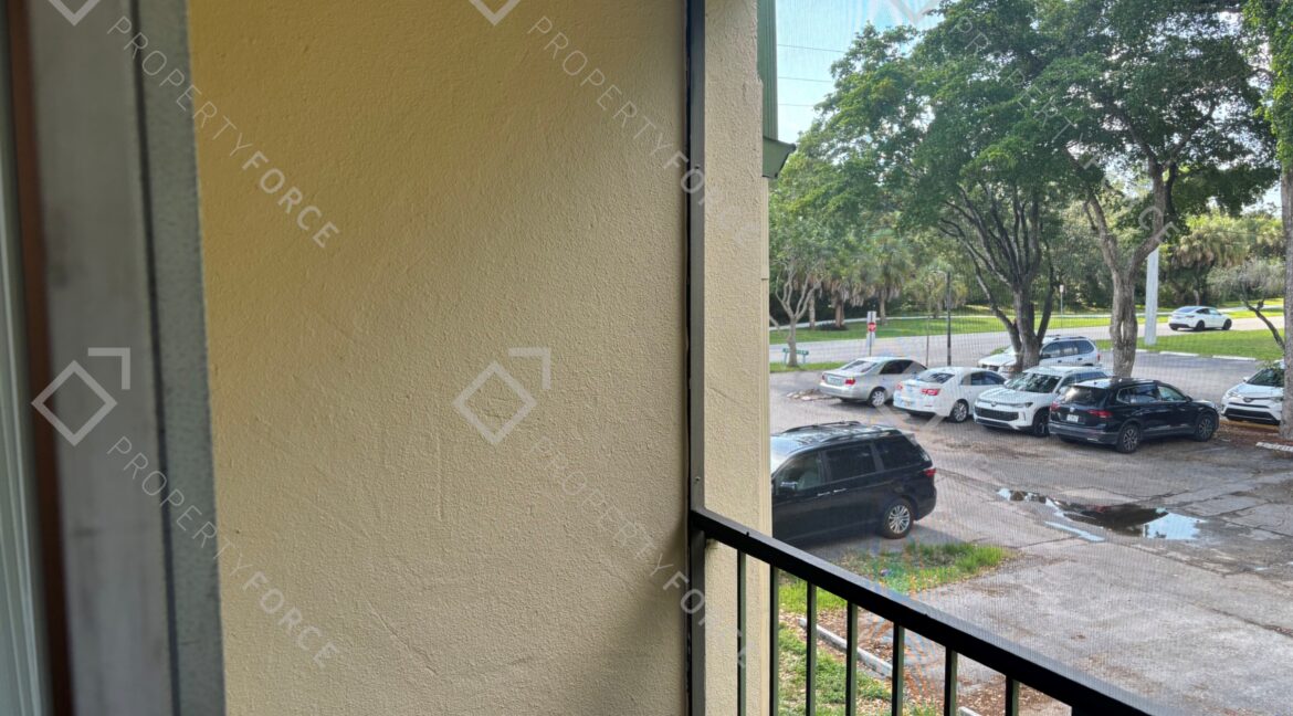 4110 NW 88th Ave #205 Coral Springs, FL 33065 (41)