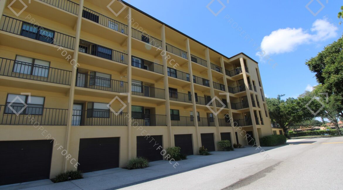 5775 Park St N APT 402, Saint Petersburg, FL 33709 (1)