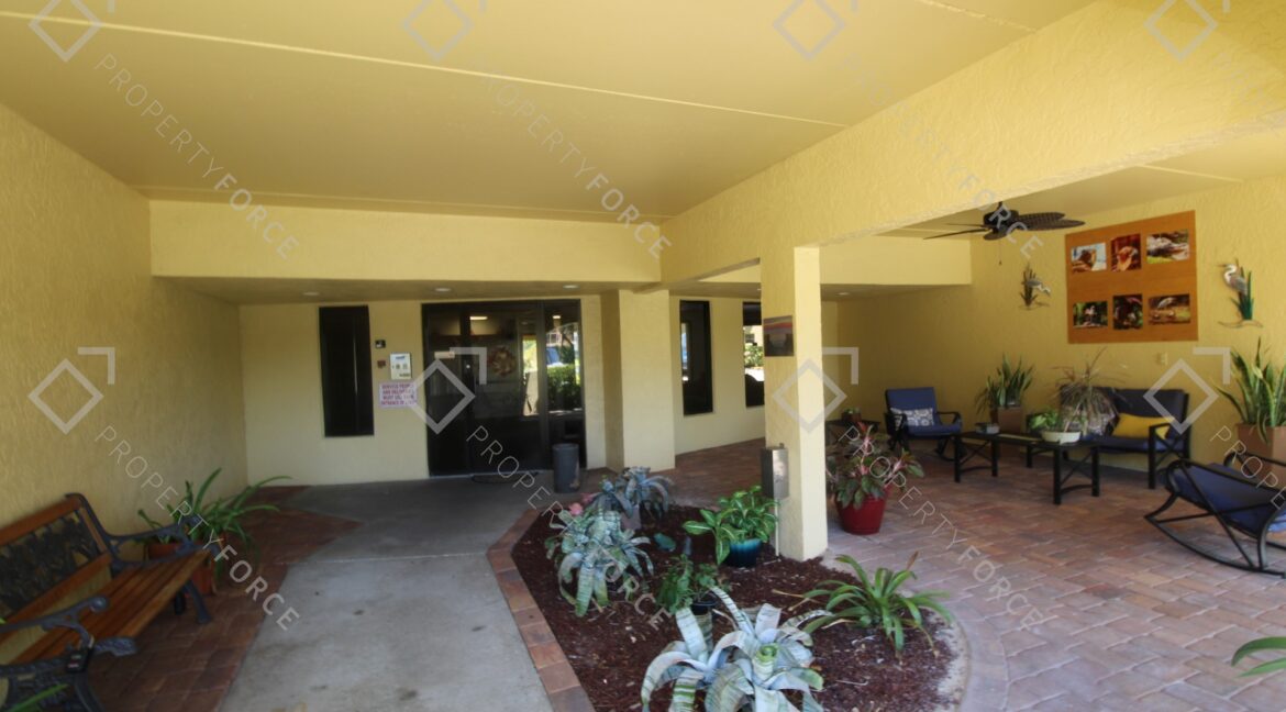 5775 Park St N APT 402, Saint Petersburg, FL 33709 (19)