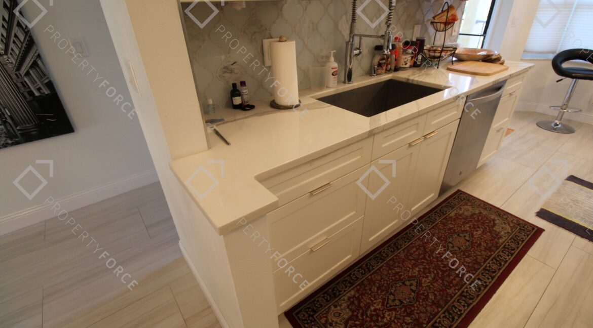 5775 Park St N APT 402, Saint Petersburg, FL 33709 (28)