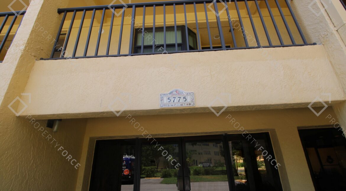 5775 Park St N APT 402, Saint Petersburg, FL 33709 (4)