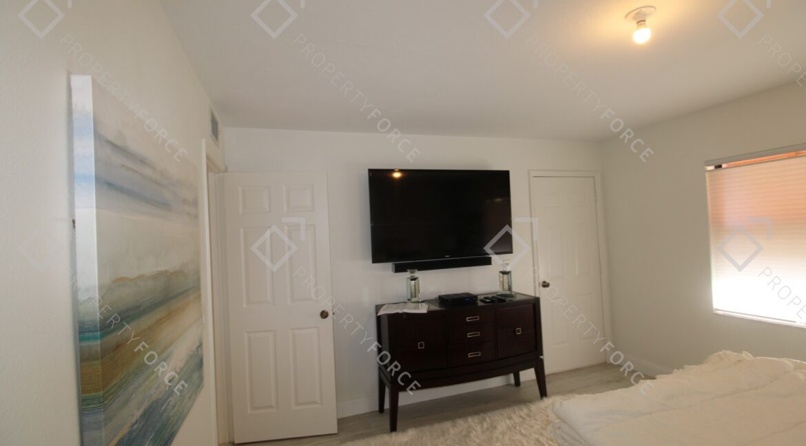 5775 Park St N APT 402, Saint Petersburg, FL 33709 (45)