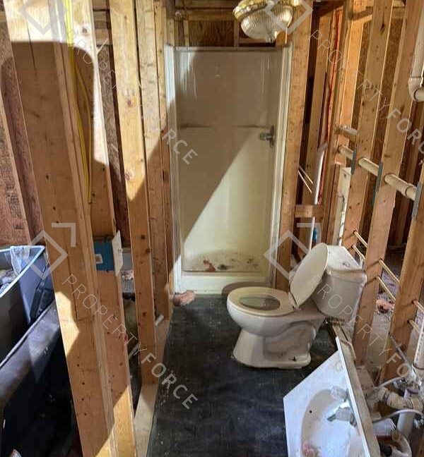 7_BATHROOM1