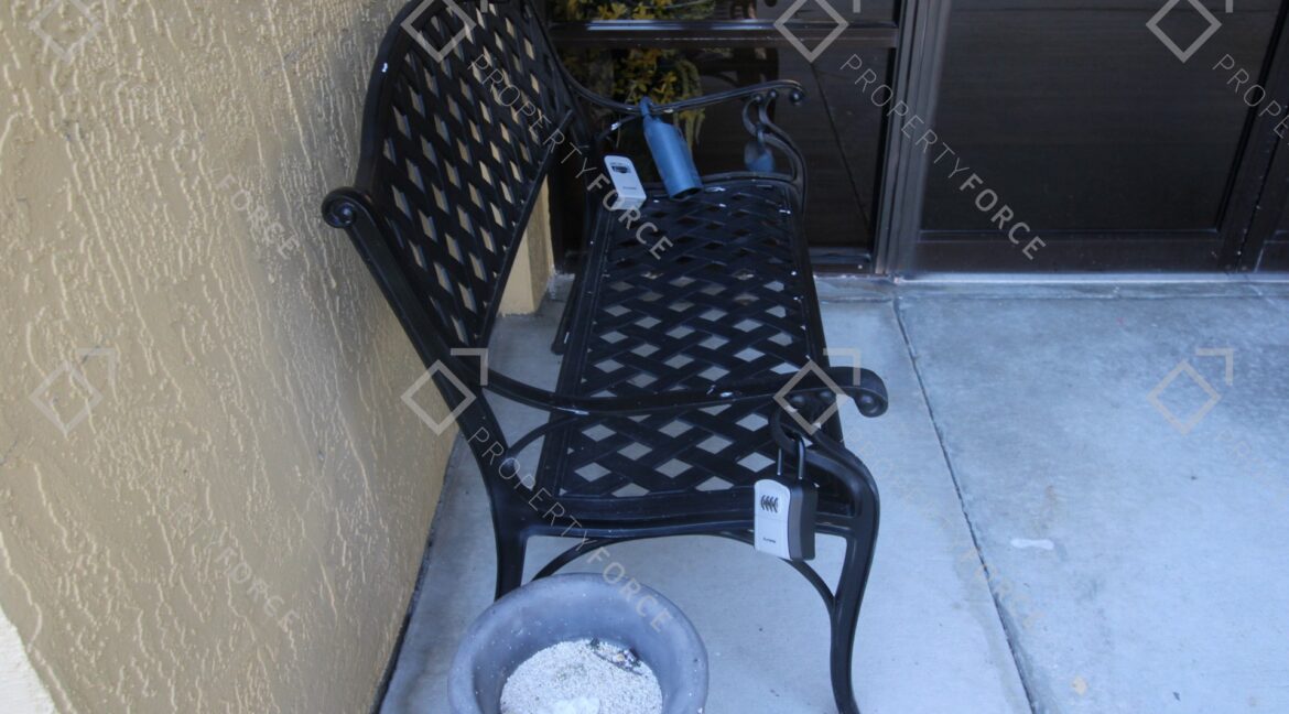 LOCKBOX_BENCH (1)