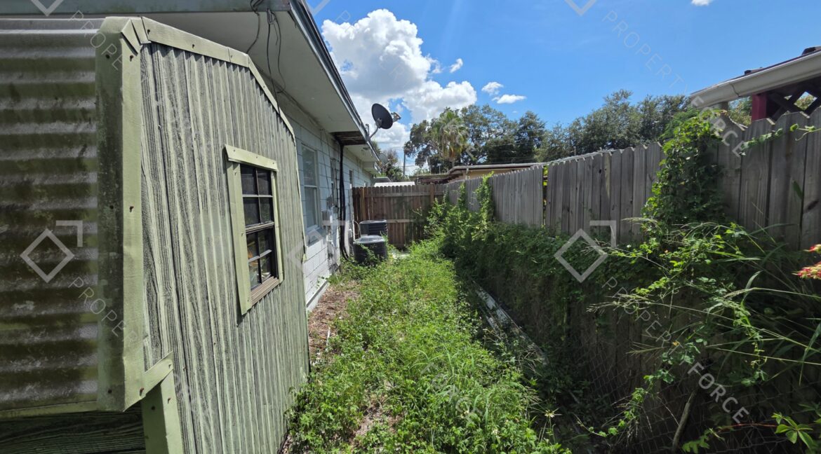 113 S 17th St Fort Pierce, FL 34950 (40)