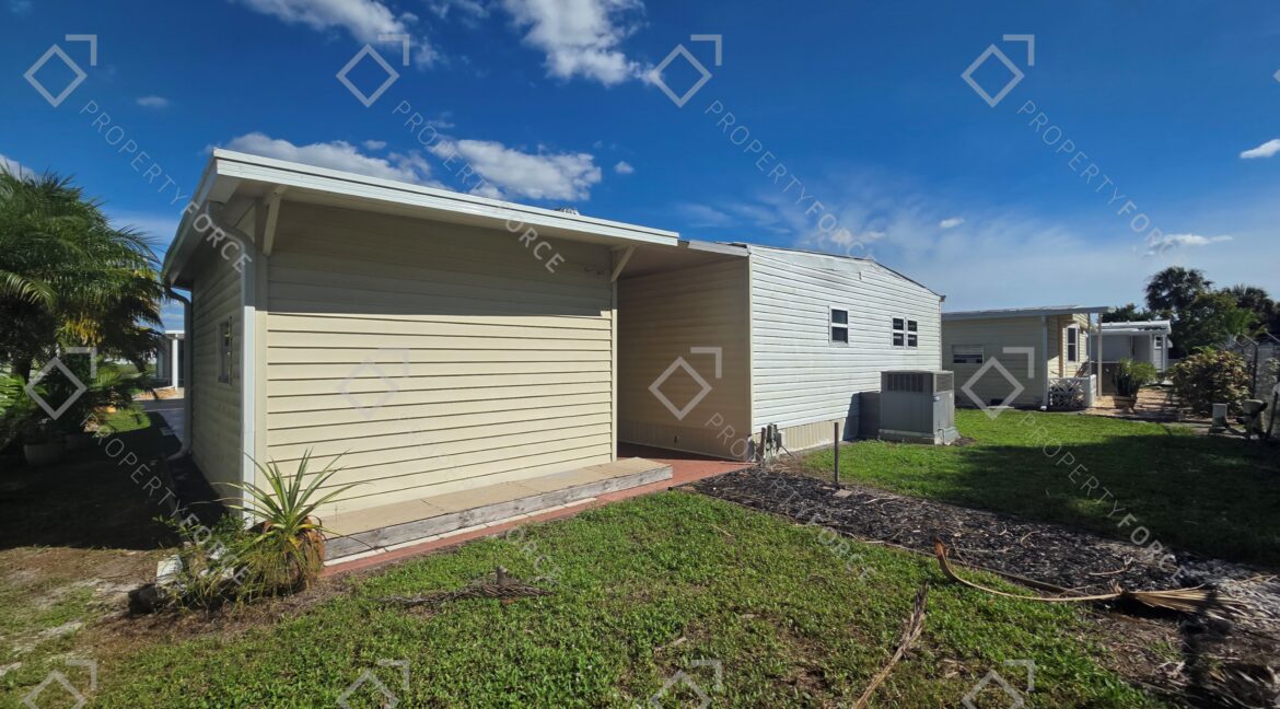 378 Nicklaus Blvd, North Fort Myers, FL 33903 (7)