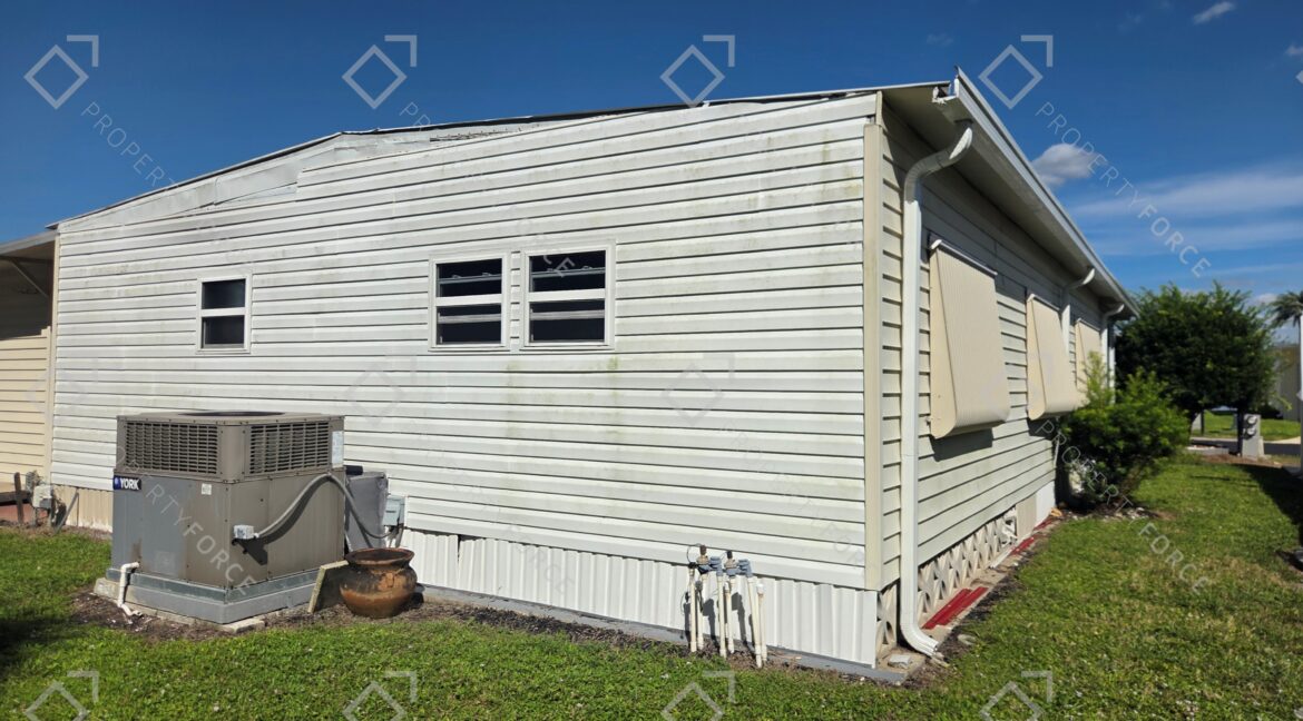 378 Nicklaus Blvd, North Fort Myers, FL 33903 (9)